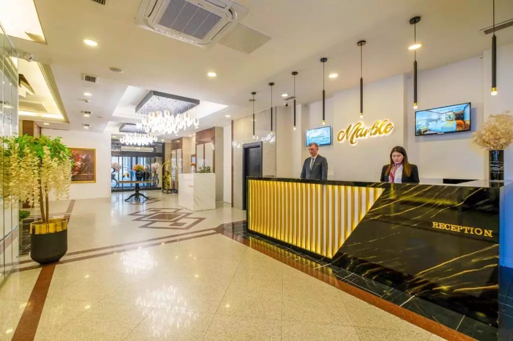 لابی Marble Hotel